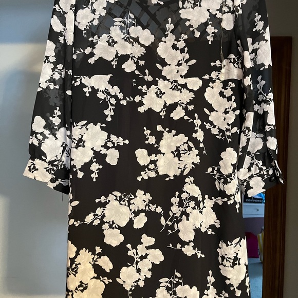 Black and white dress ❤️❤️❤️ size medium - Picture 4 of 5